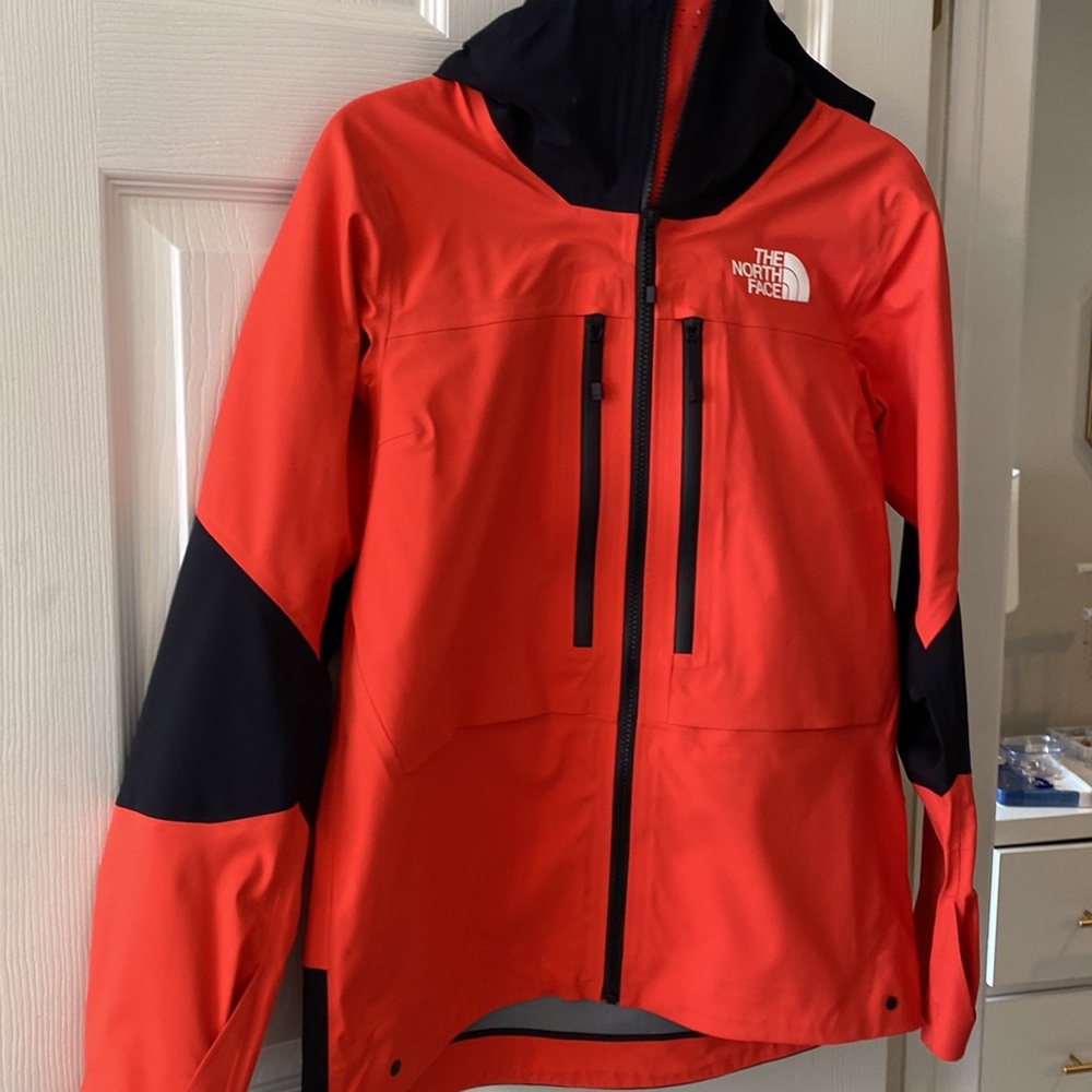 NWOT North Face Red Black ski snowboard jacket coat hood & zippered pockets